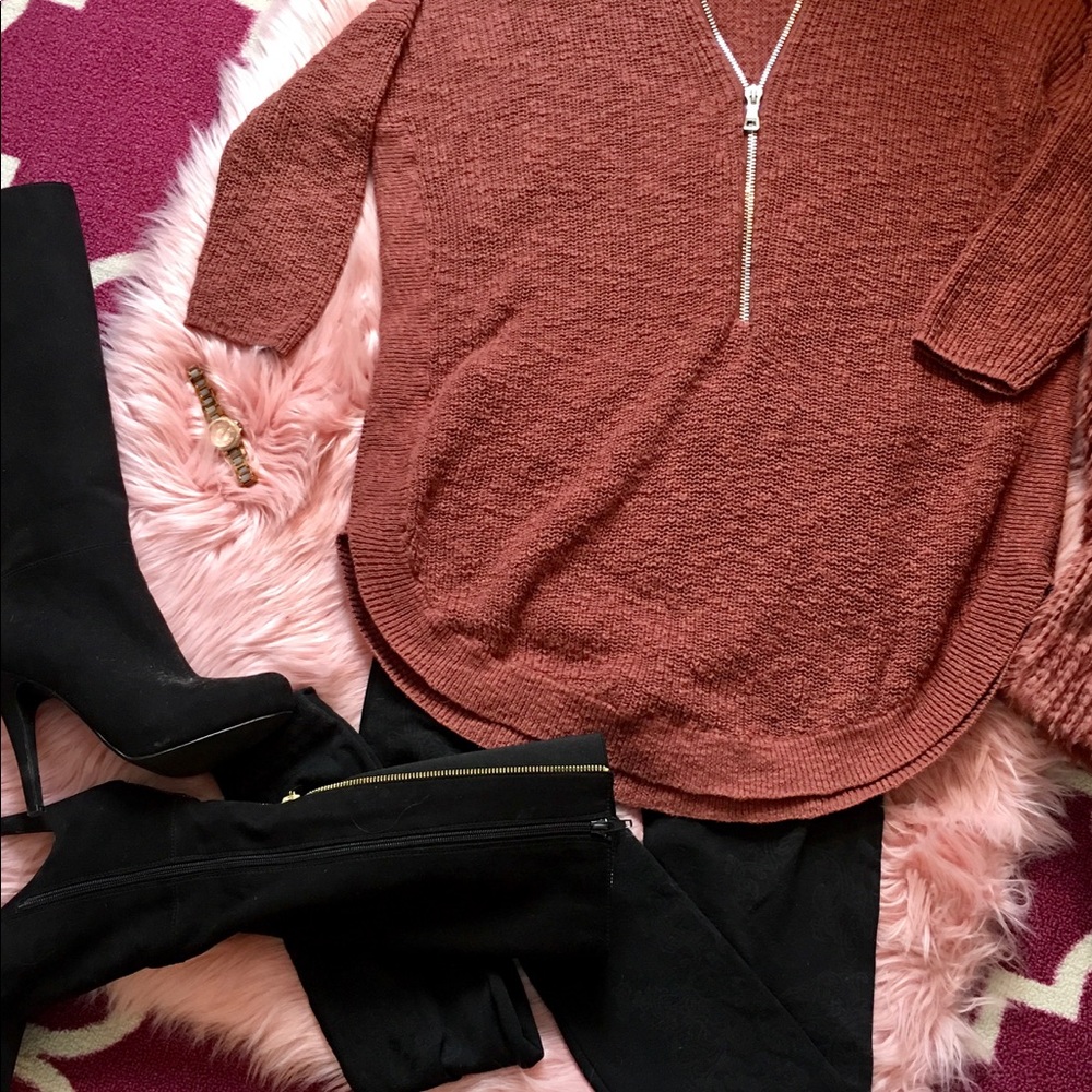 EXPRESS TOP WITH SLIVER ZIPPER